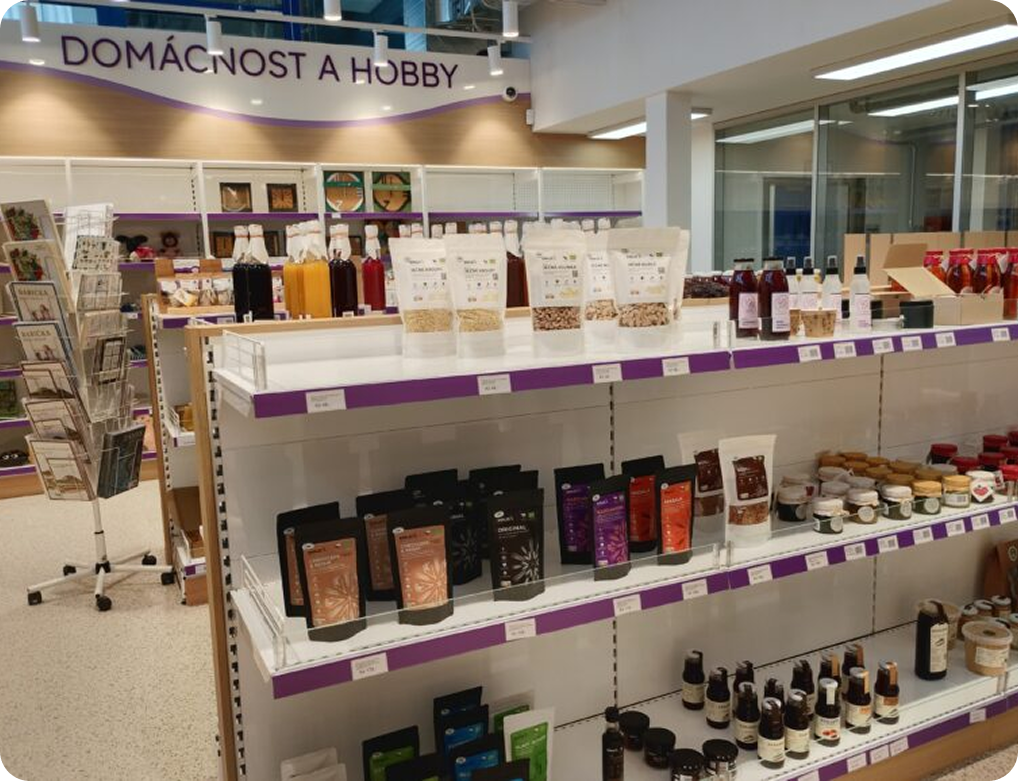 Interiér vzorové prodejny Liberecký kraj sobě s regionálními produkty